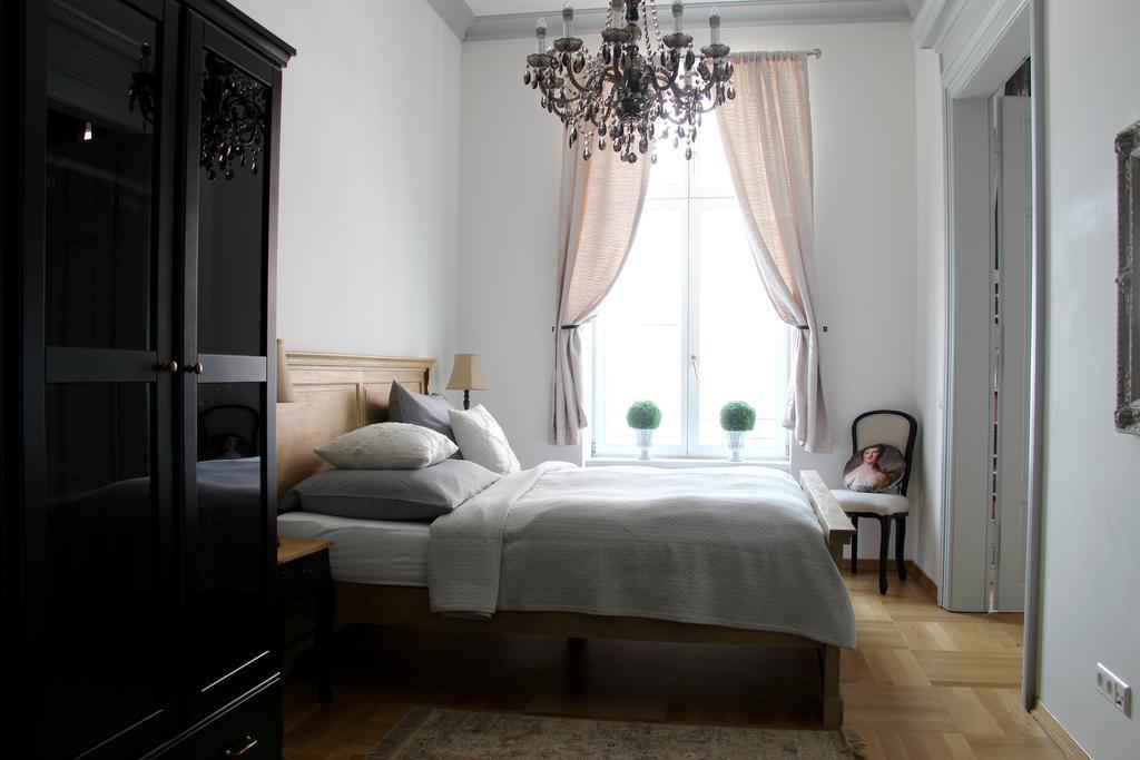 Leon Apartment *